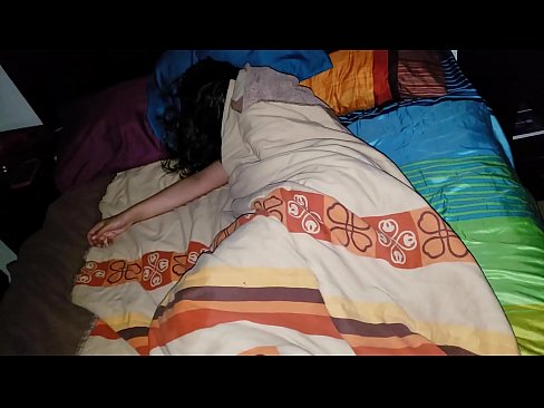 ❤️ ස්ටේප්සන් තම තරුණ සුළු මව නිදා සිටියදී ඇයට බැණ වදියි. ❤❌ Porno vk si.aircoolershop.top